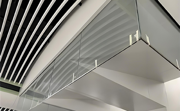 定西玻璃挡烟垂壁