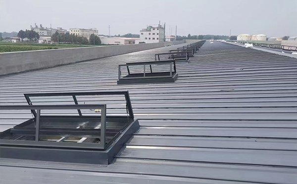 某中学室内体育馆定西排烟窗改造项目