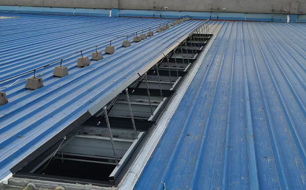 某城市大型商业综合体中庭定西排烟窗工程