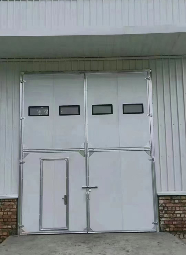 定西工业门在设备装配车间出入口的实施记录